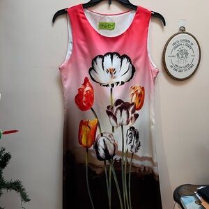 Green & Country Shift Floral Sleeveless Dress with Tulips size 38 Boutique